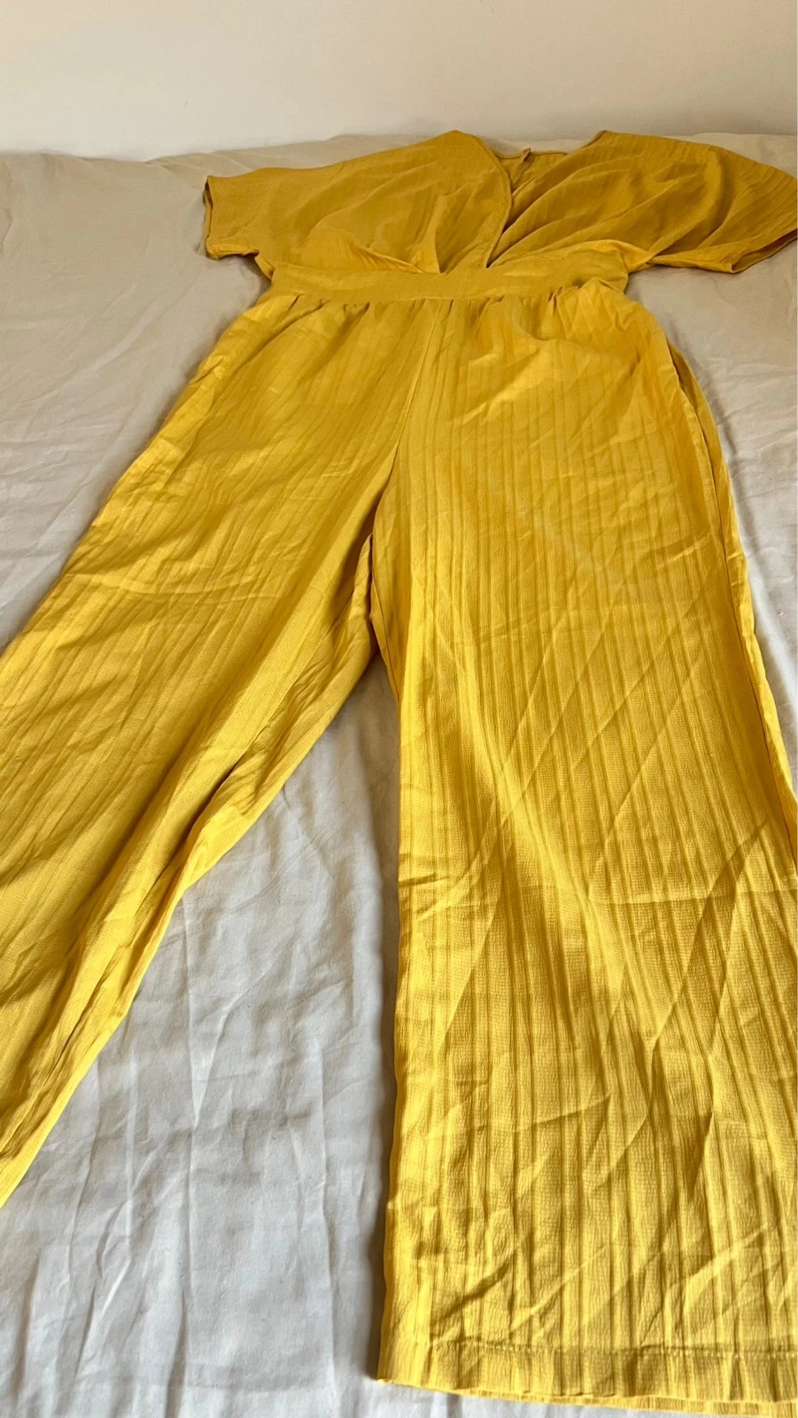Macacão amplo amarelo mostarda brilhante. – photo 5